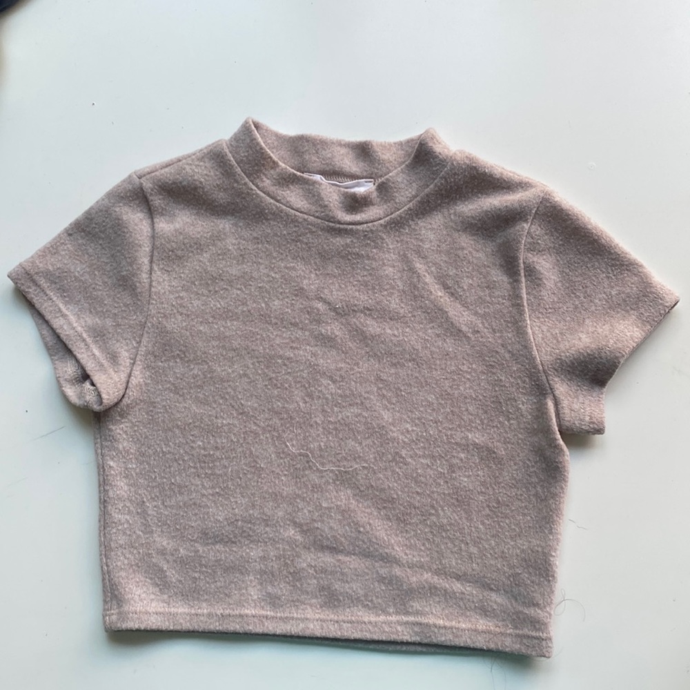 Sadie & Sage.Crop Top .Small Juniors. Beige . Cream . Crew Neck.USA .Preowned